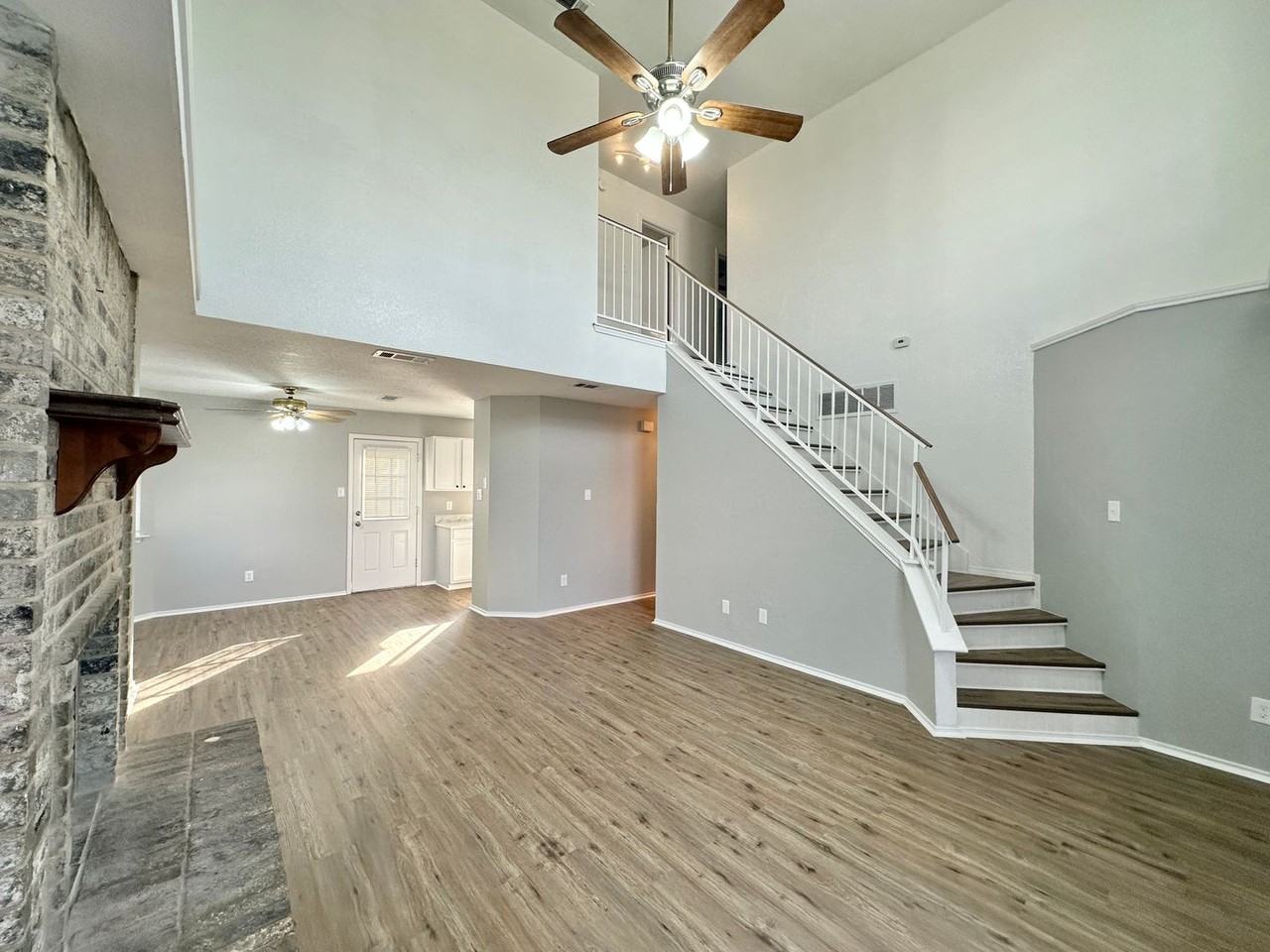 2504 Wiley Dr - Photo 2 of 23