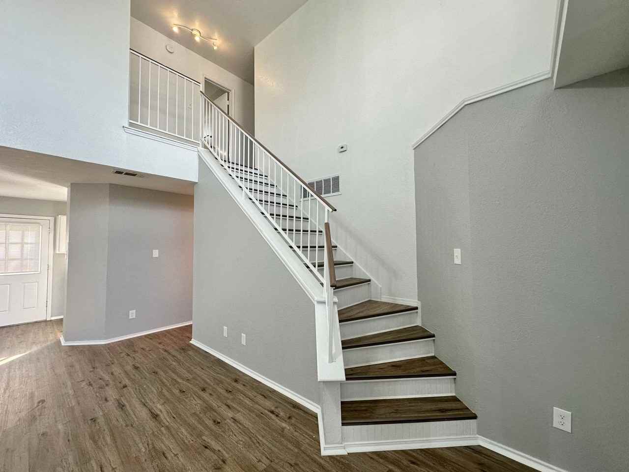 2504 Wiley Dr - Photo 4 of 23