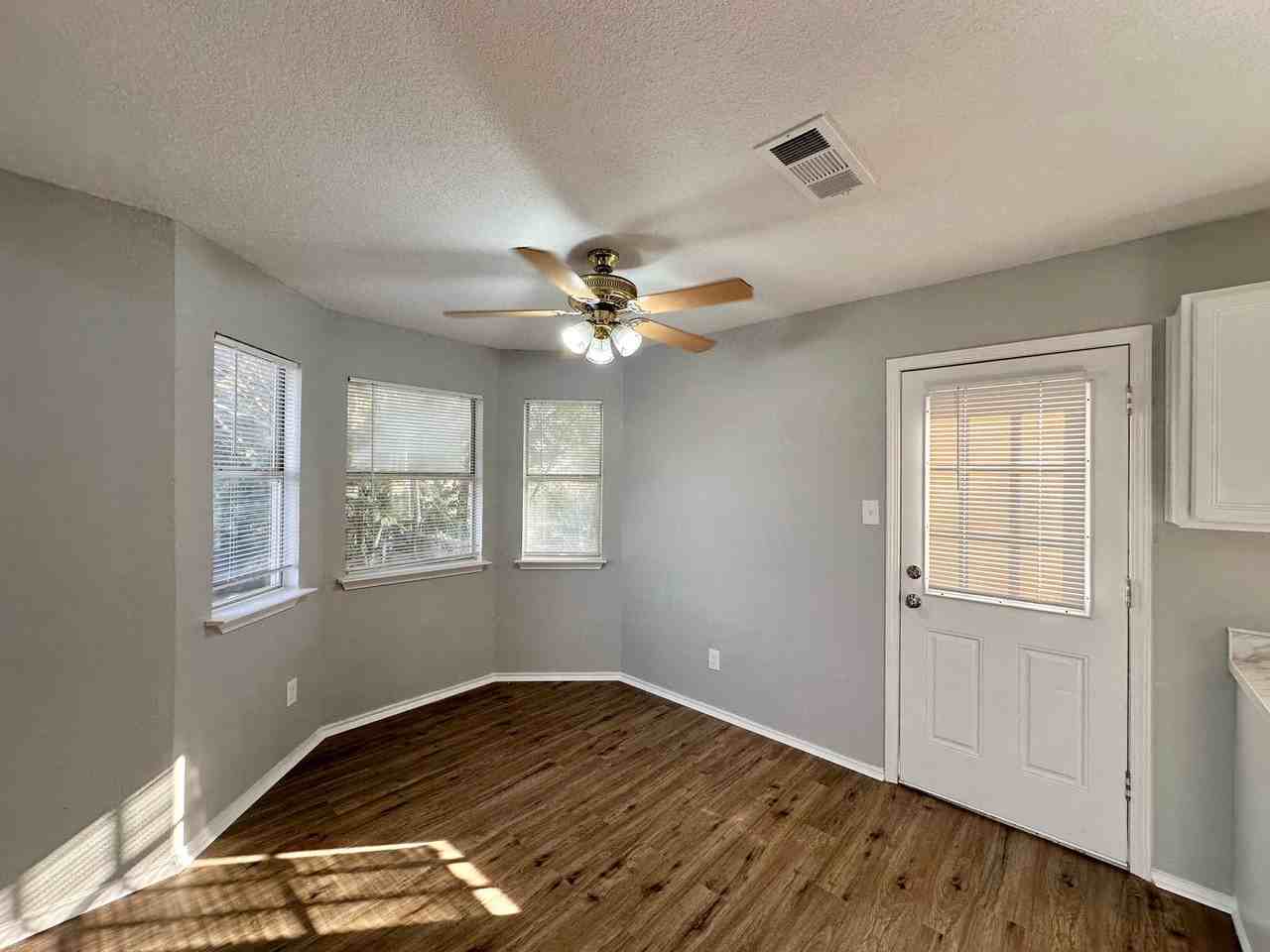 2504 Wiley Dr - Photo 6 of 23