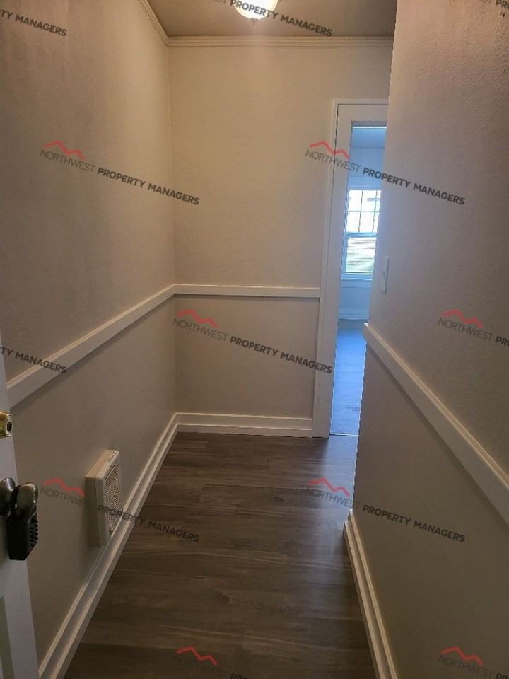 r270 - Photo 2 of 12