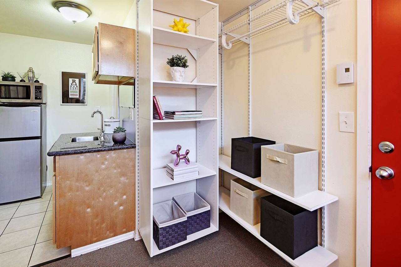 Quiet Garden Style Apartments on Cap Hill - Photo 3 of 23