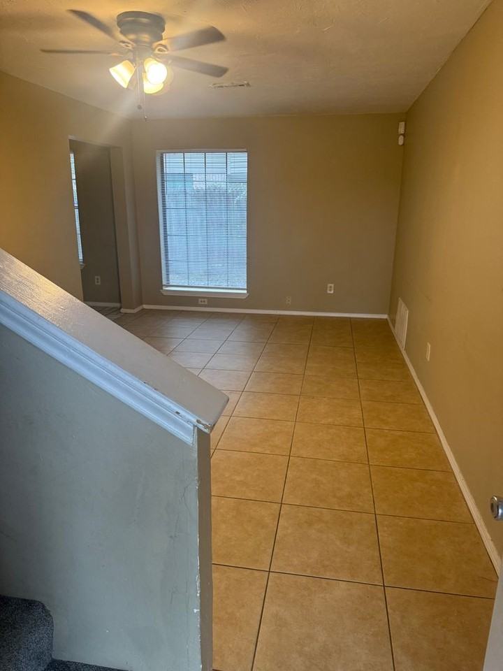 1128 N Eagle Ln - Photo 3 of 22