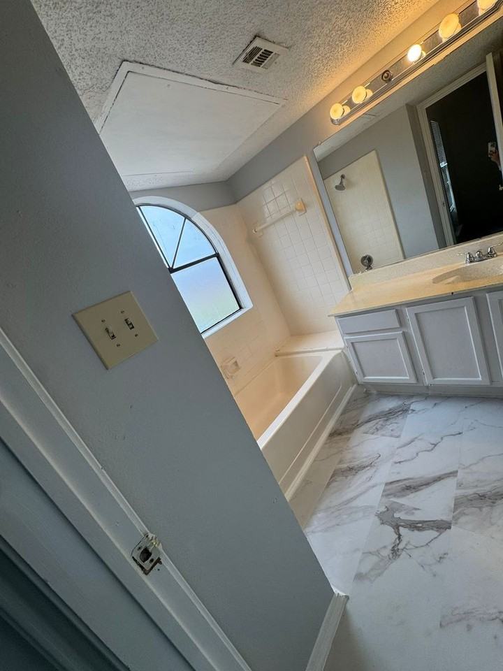 6108 Abrams Rd #C - Photo 6 of 12