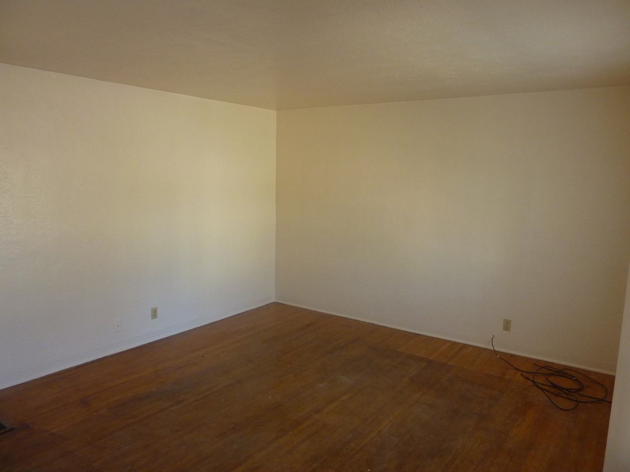 5006 Roma Ave Ne - Photo 3 of 5
