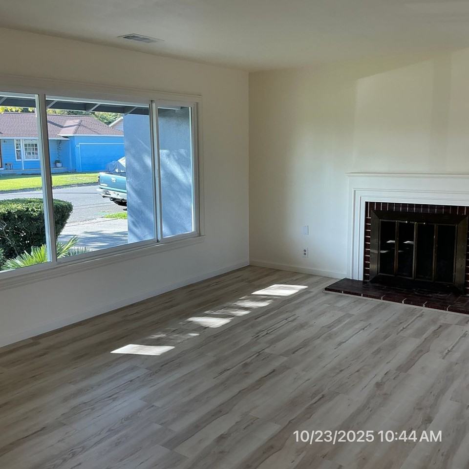 2112 Janette Dr - Photo 2 of 11