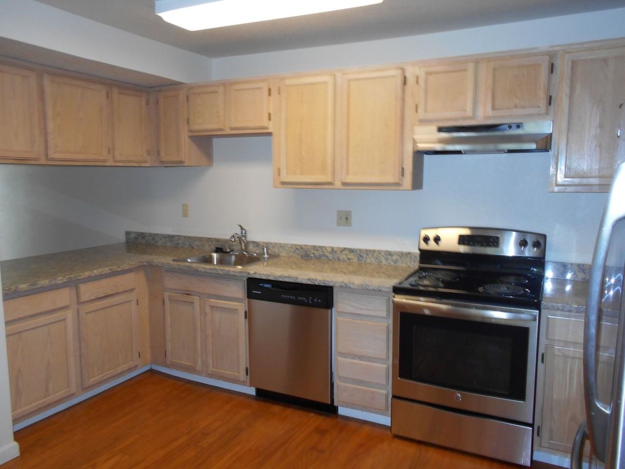 143 Golden Gate Circle - Photo 2 of 9