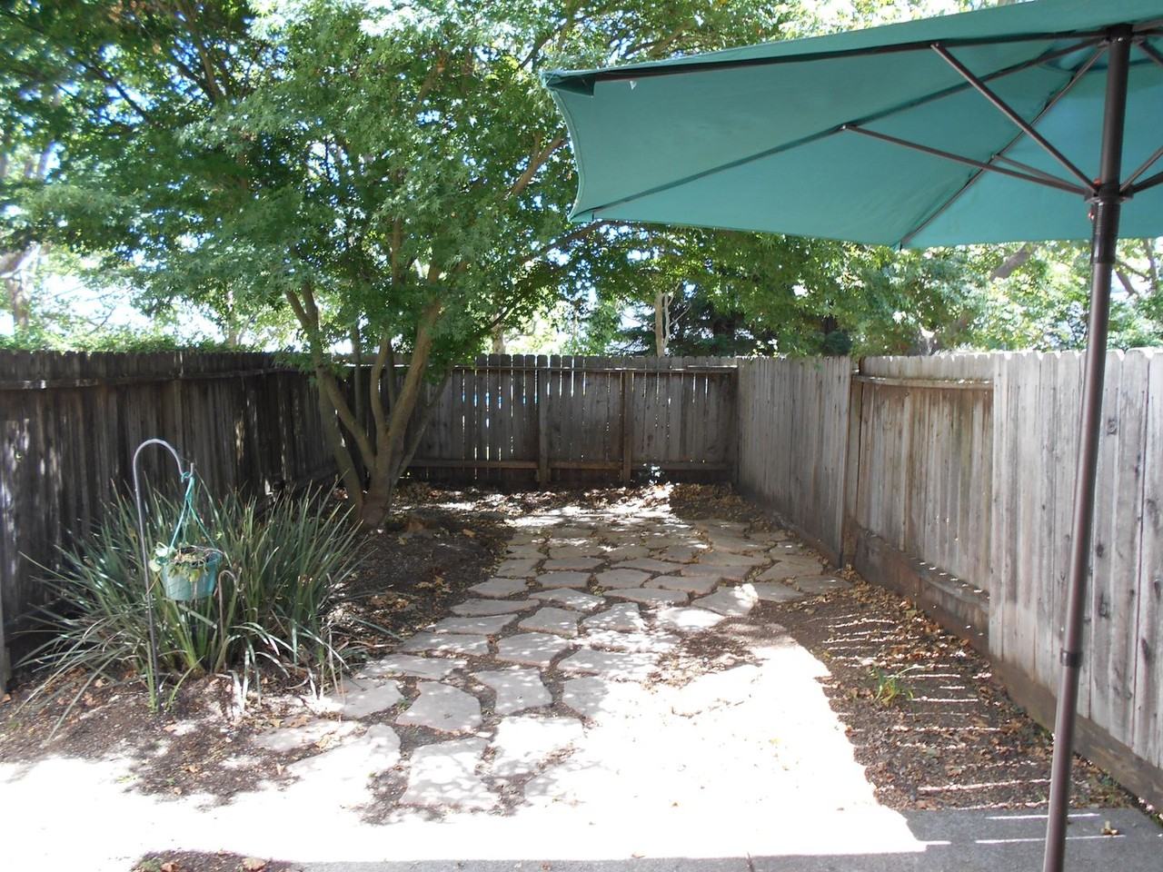 143 Golden Gate Circle - Photo 5 of 9