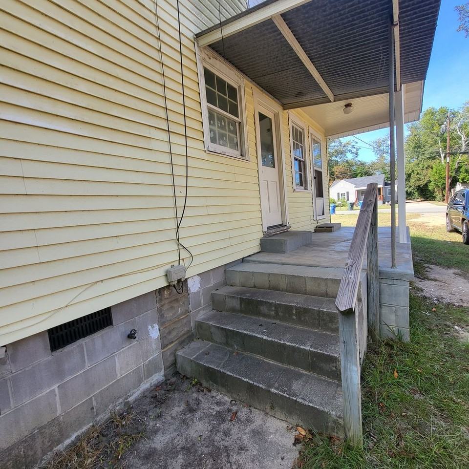 120 Hillcrest Dr - Photo 3 of 14