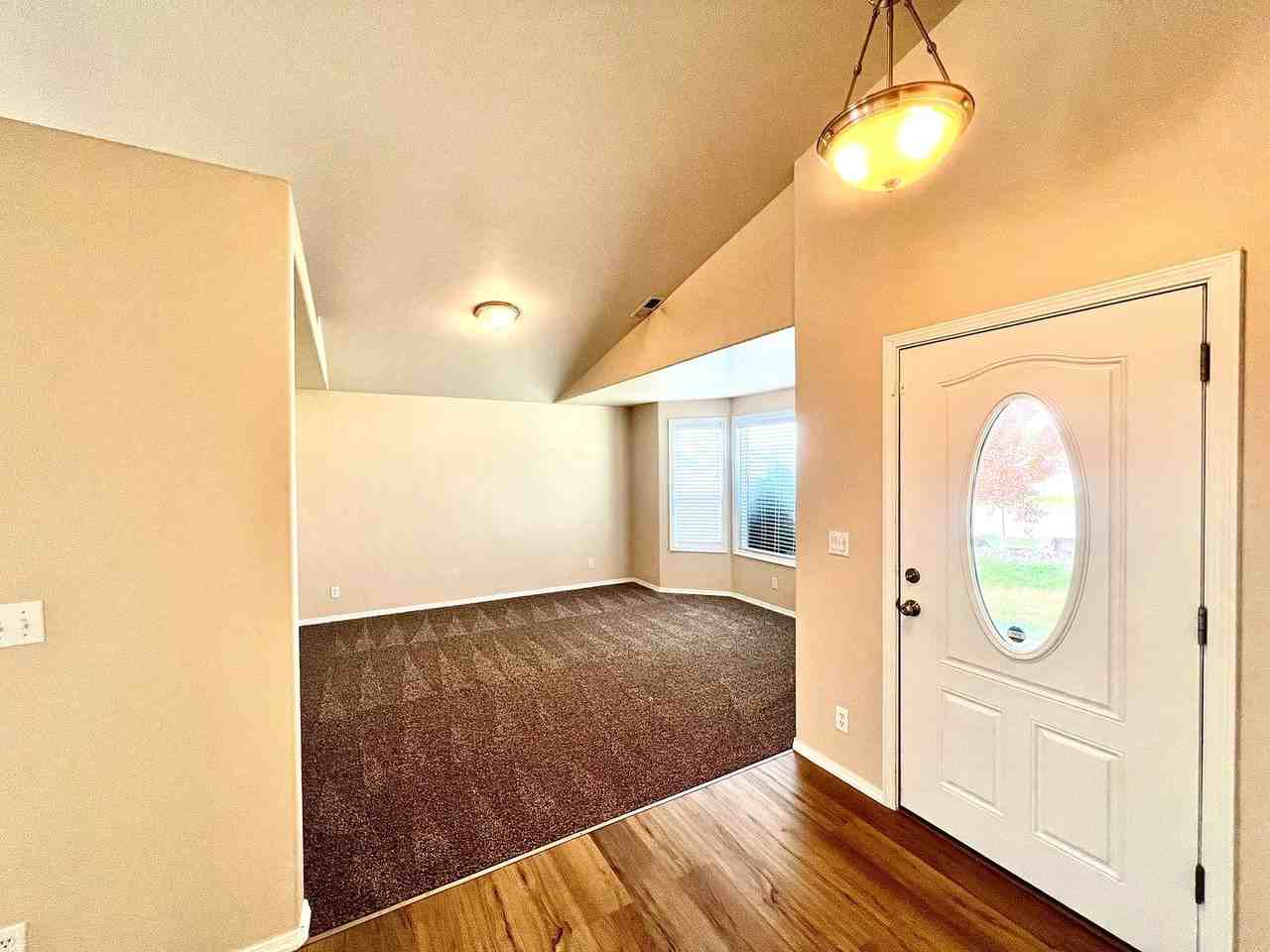 5015 Buchanan Ln - Photo 3 of 11