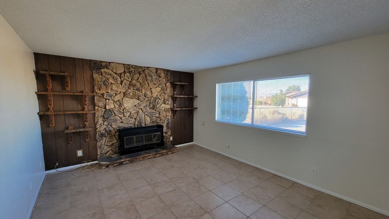 8306 Quezon Ave - Photo 3 of 15