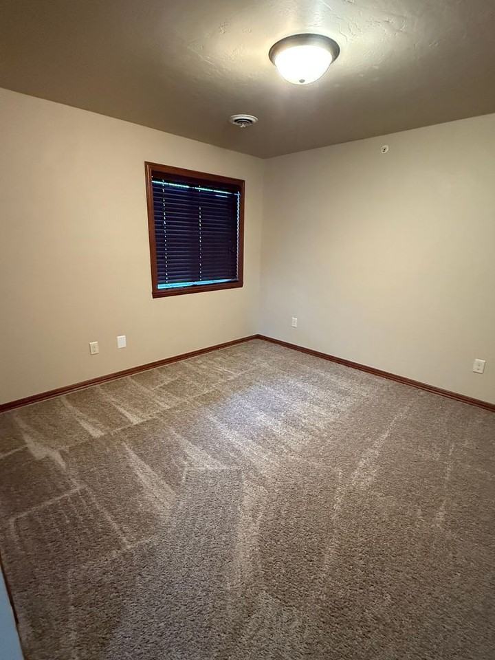 2122 S Broadway - Photo 3 of 7