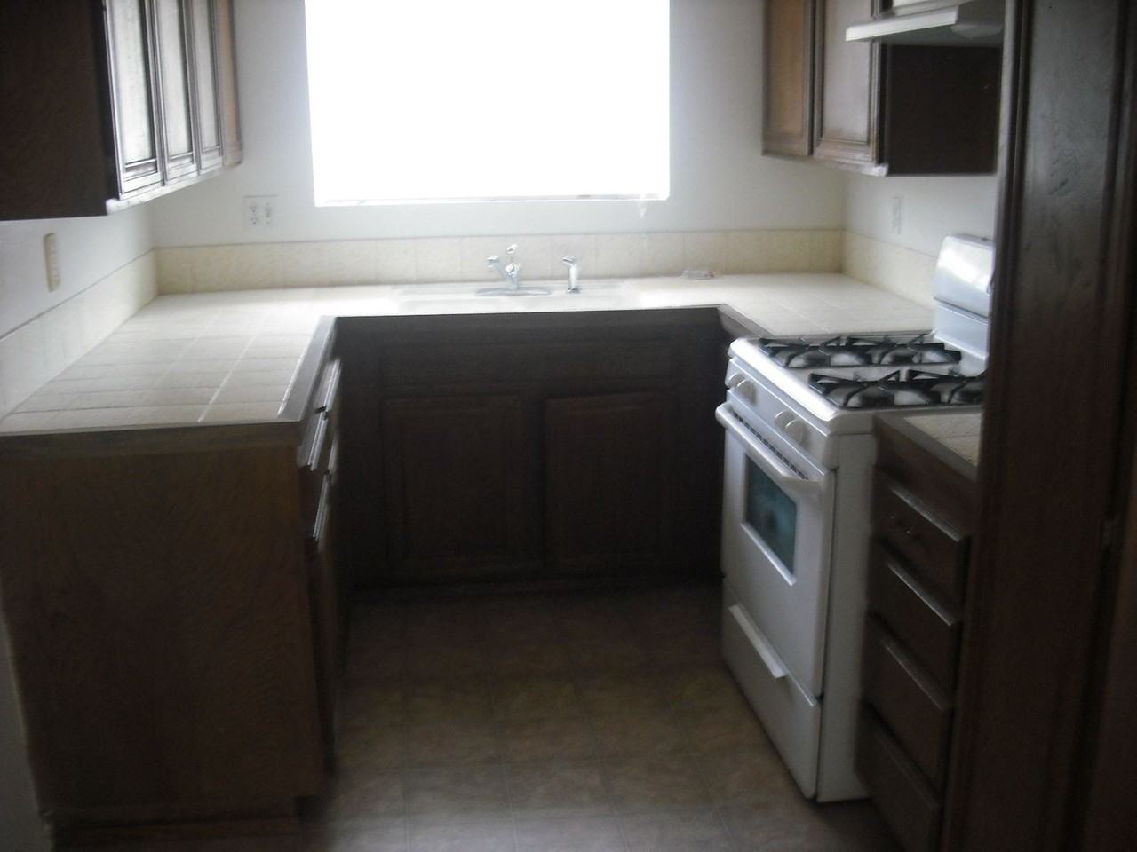 2560 Sextant Ave - Photo 3 of 8