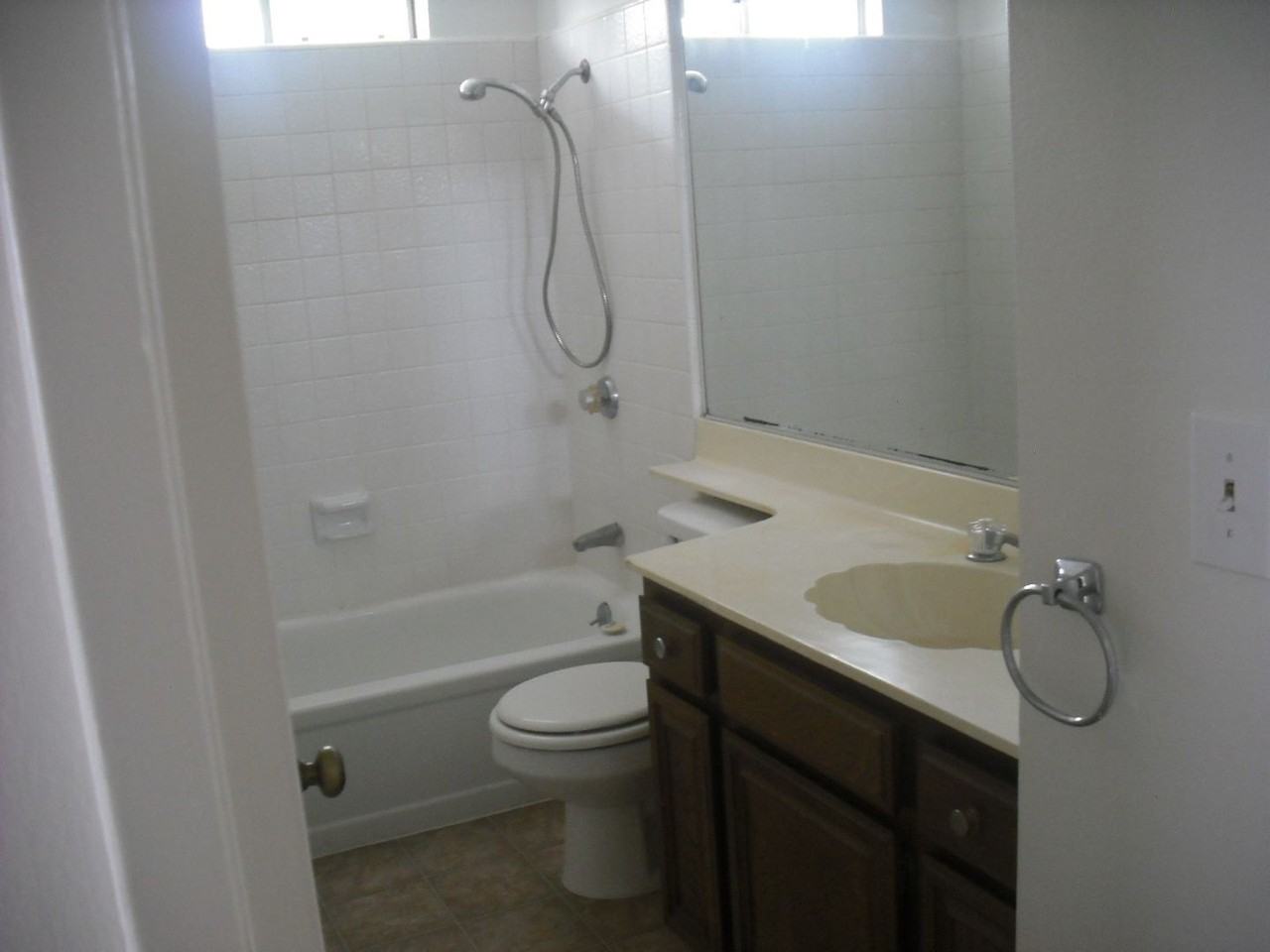 2560 Sextant Ave - Photo 4 of 8