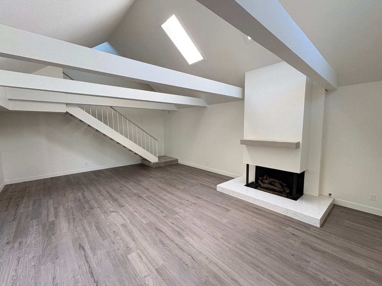 310 Corsair Way - Photo 2 of 27