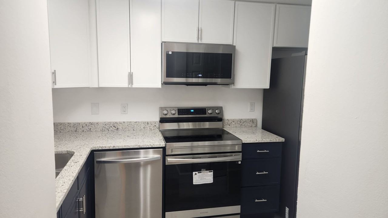 940 15th St #104 - Photo 5 of 10