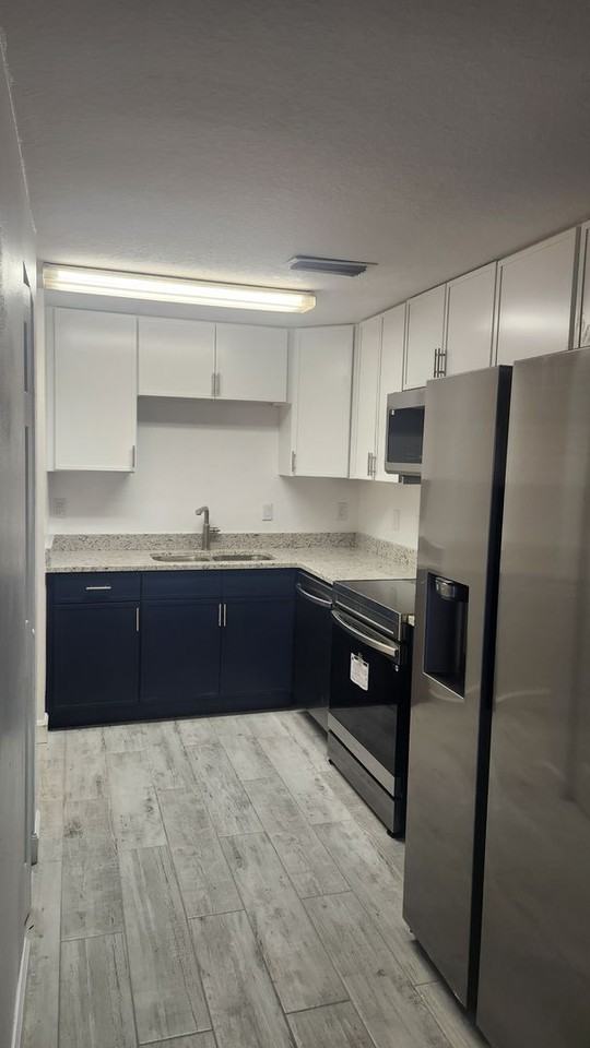 940 15th St #104 - Photo 6 of 10