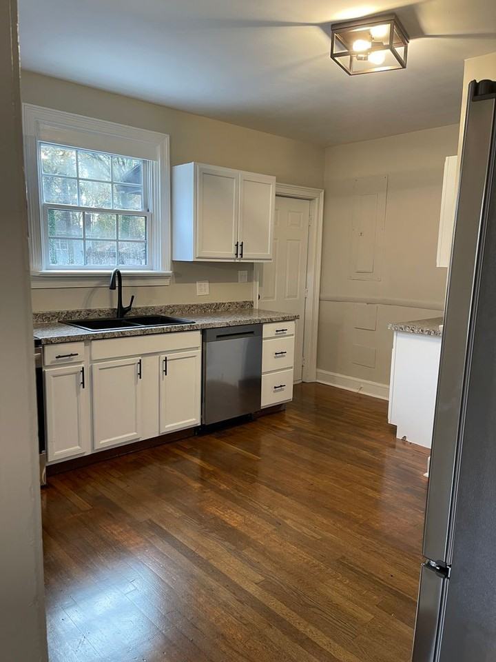 1502 Maple St - Photo 7 of 38