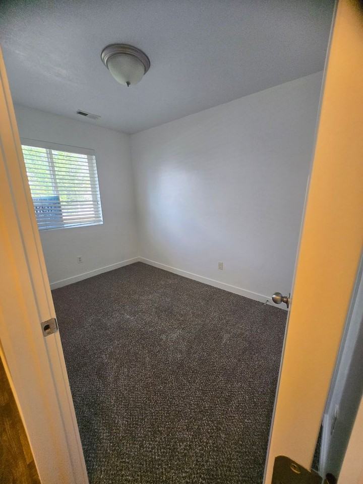 729 E 125 N - Photo 5 of 41