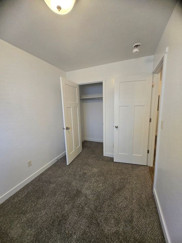 729 E 125 N - Photo 7 of 41