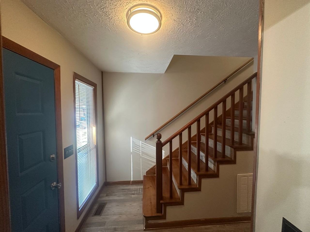 1202 Huntsman Ct - Photo 2 of 31