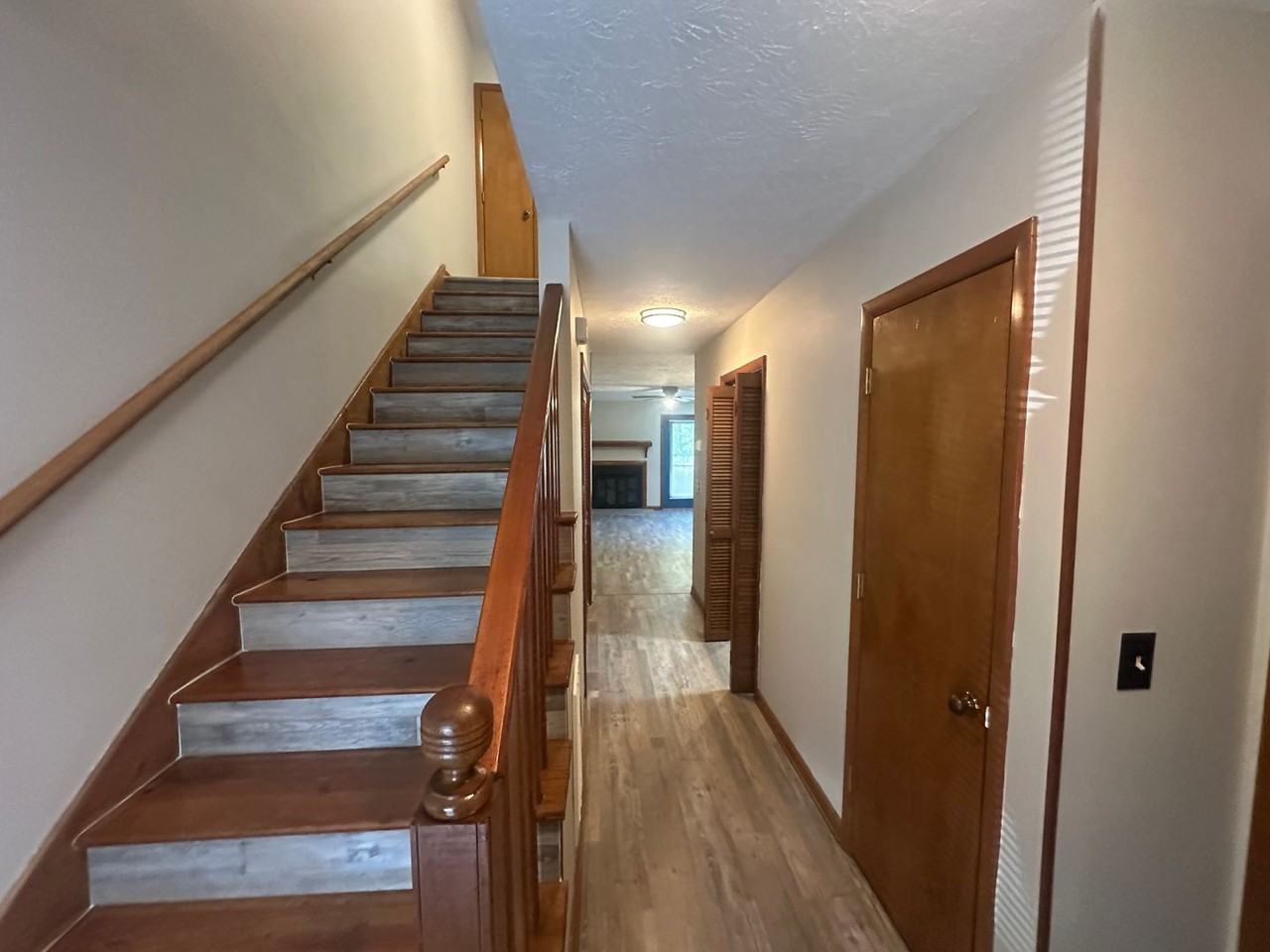 1202 Huntsman Ct - Photo 3 of 31