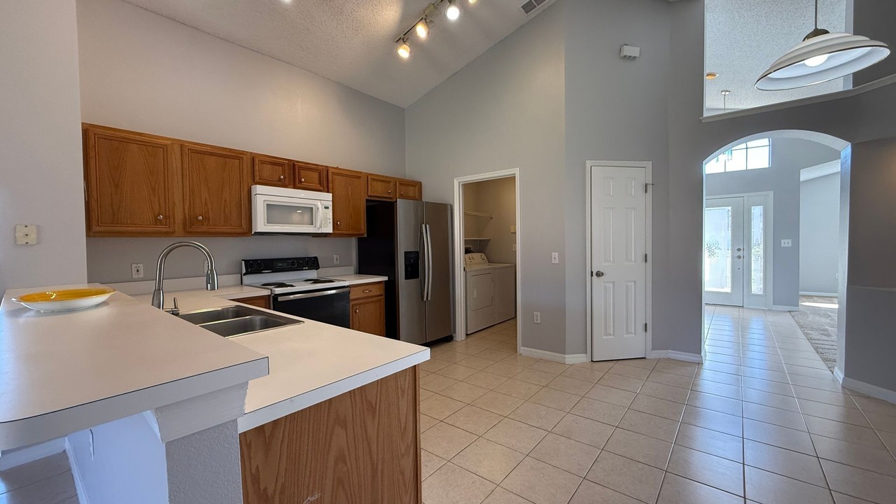 7965 Golden Pond Ct - Photo 5 of 40