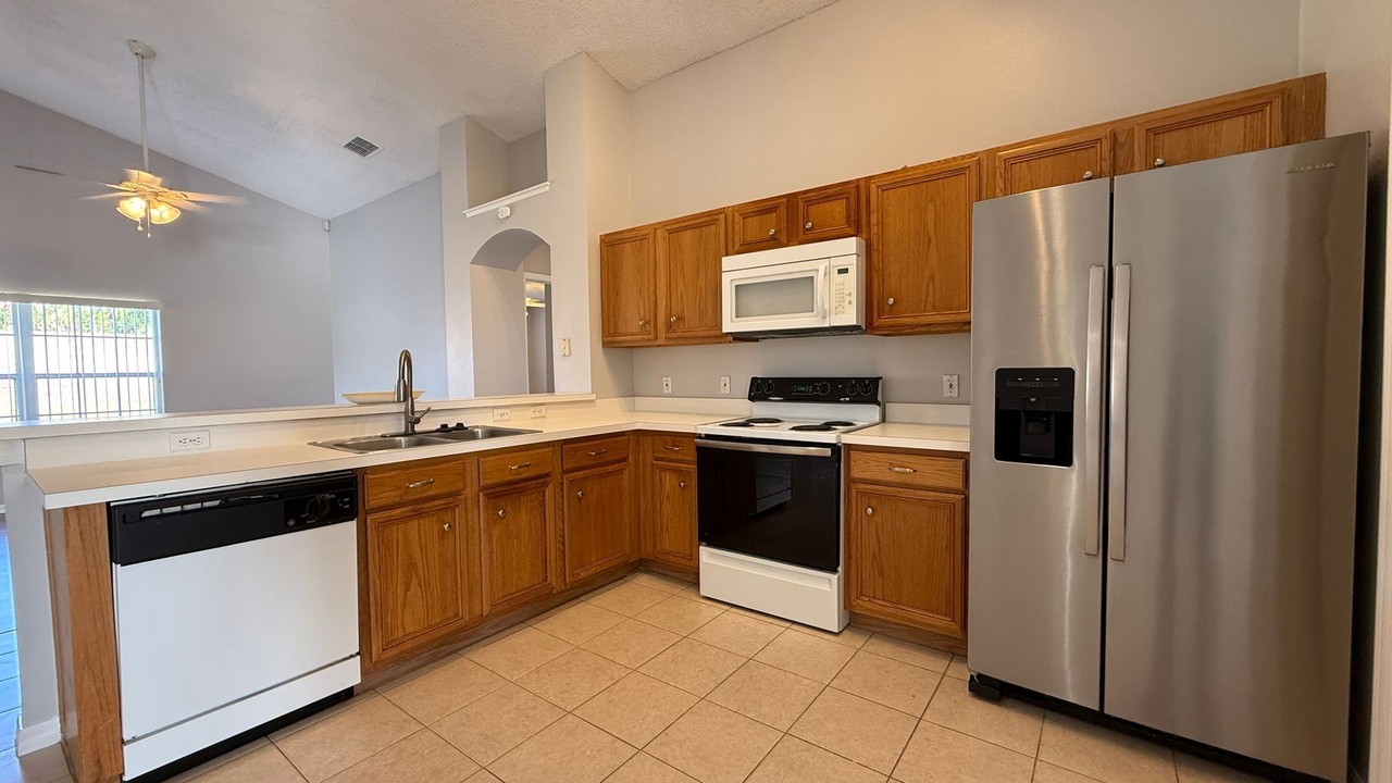 7965 Golden Pond Ct - Photo 6 of 40