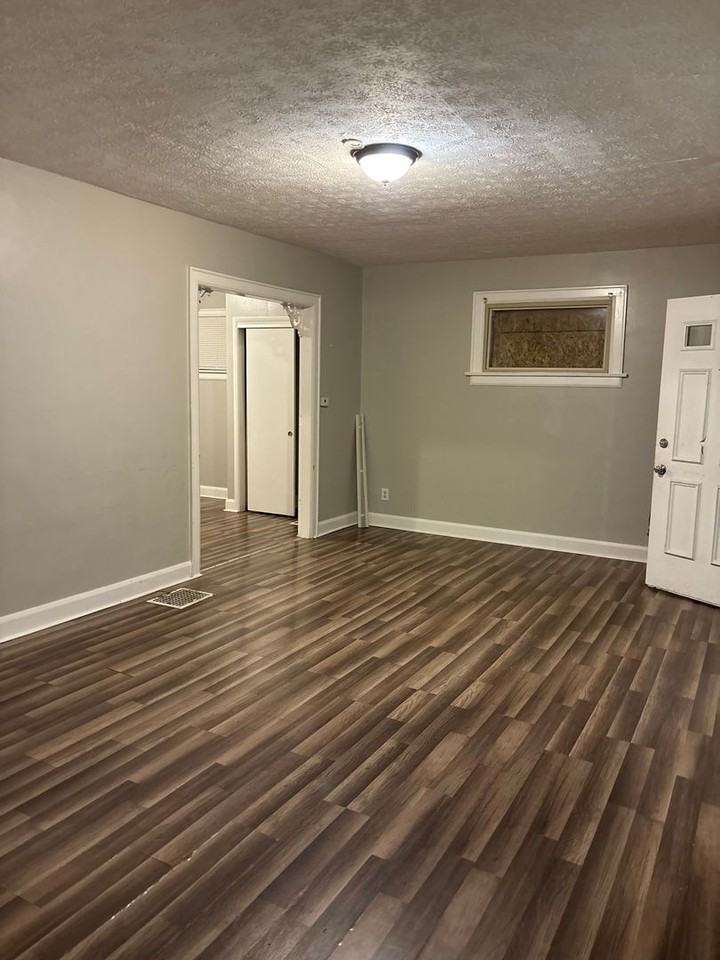 48 N Roys Ave - Photo 3 of 17