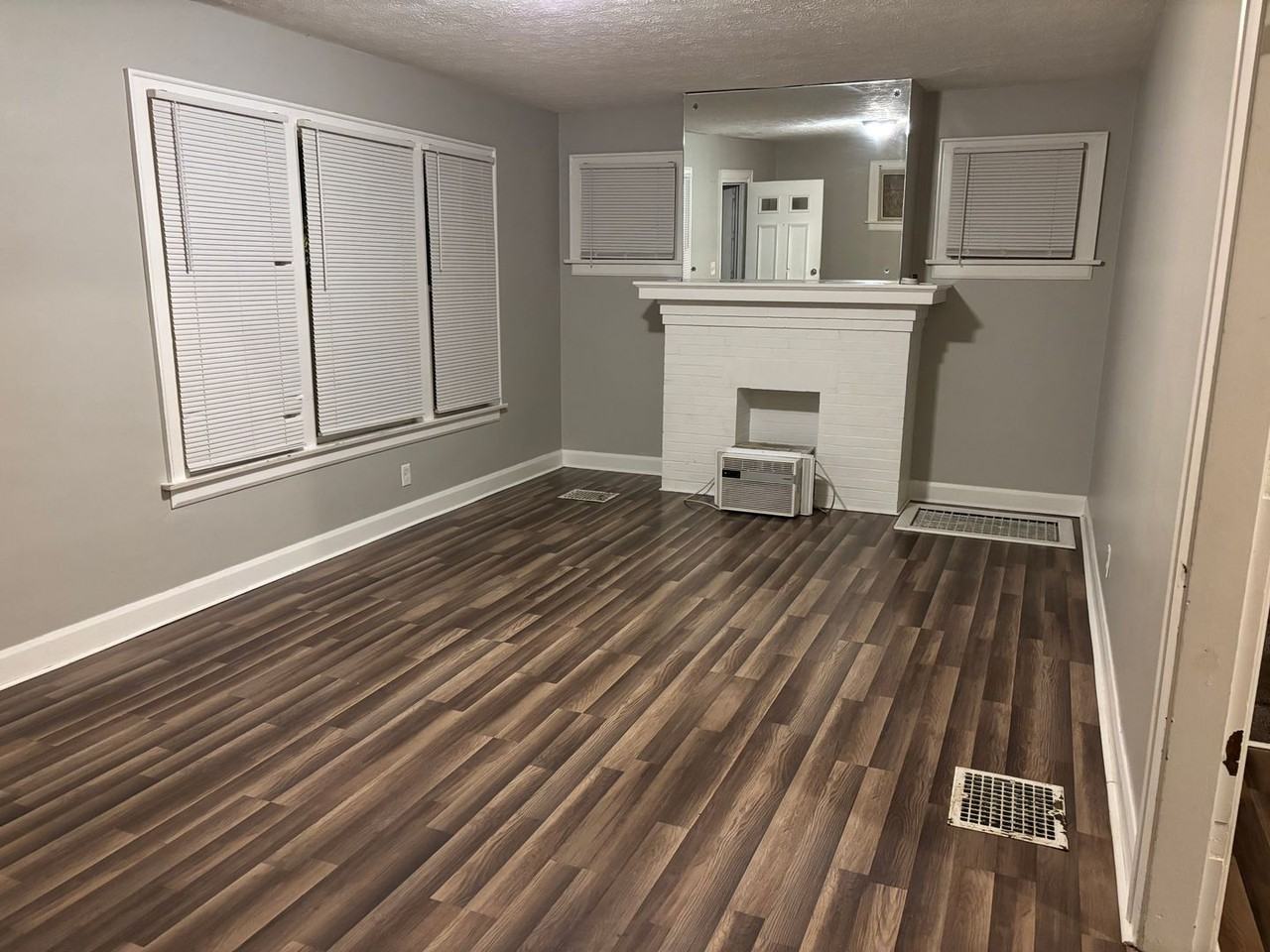 48 N Roys Ave - Photo 5 of 17