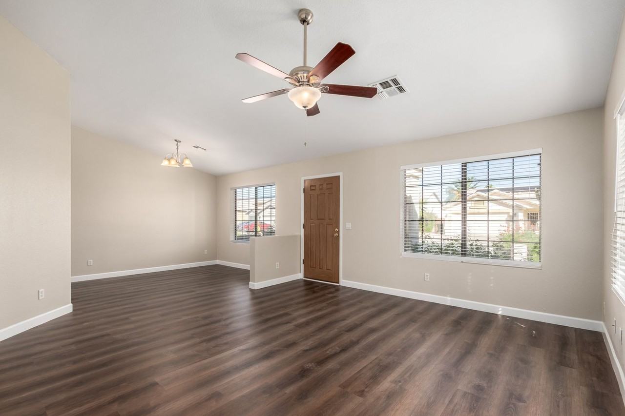 501 W Mesquite St - Photo 3 of 24