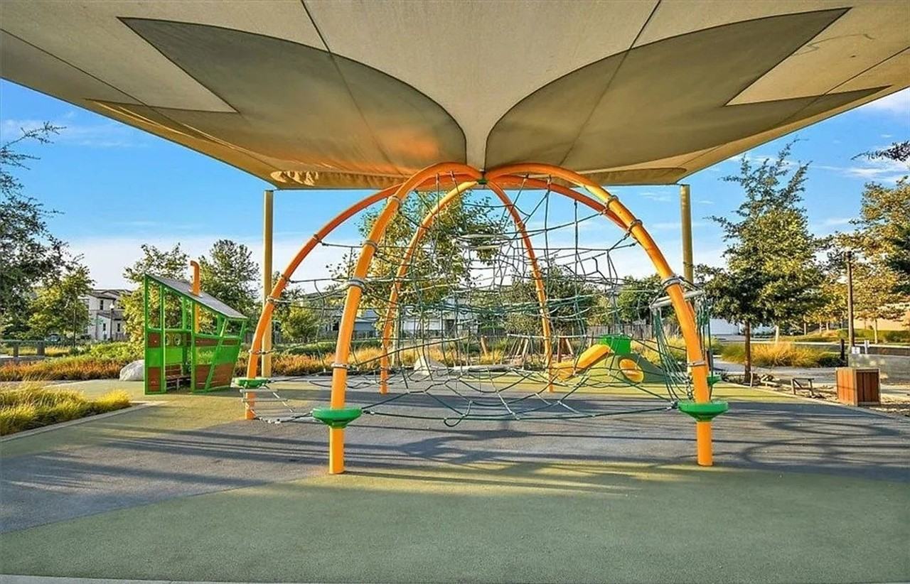 2535 E Embry Ln - Photo 2 of 50