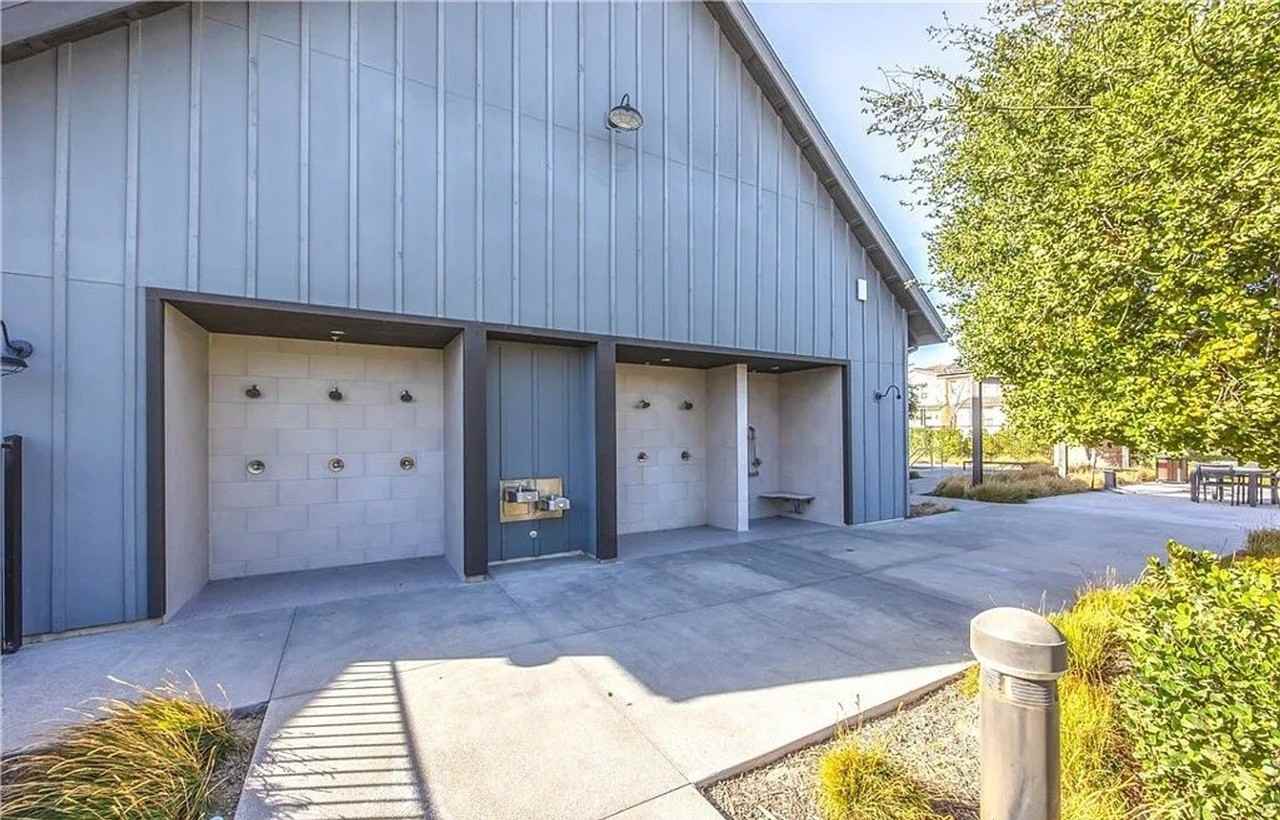 2535 E Embry Ln - Photo 3 of 50