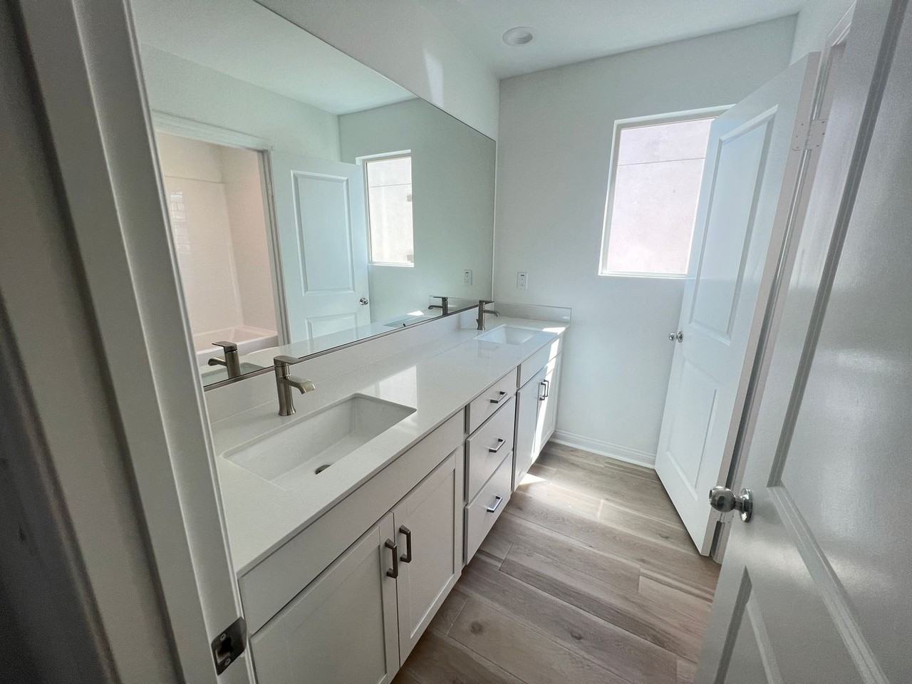 21469 Thomas Ct - Photo 3 of 50