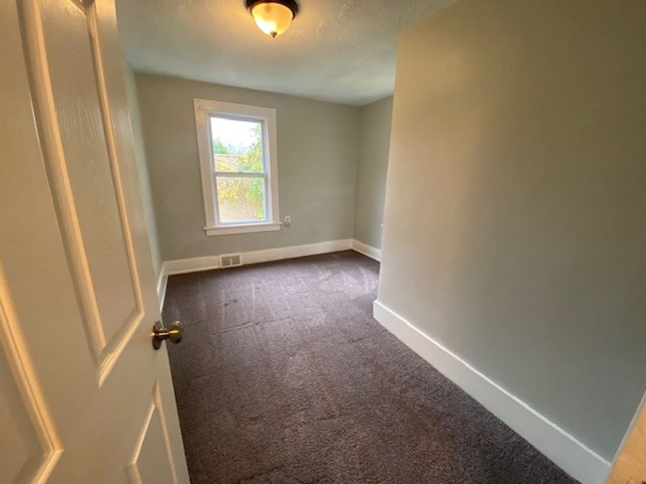 904 Brown St - Photo 7 of 15