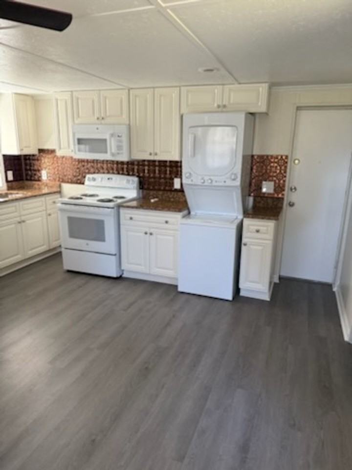 736 Weaver St - Photo 6 of 15
