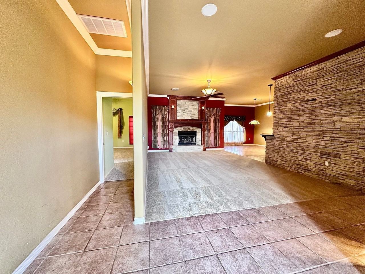 1113 Lanie Ln - Photo 2 of 35