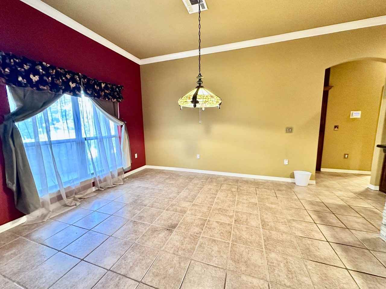 1113 Lanie Ln - Photo 5 of 35