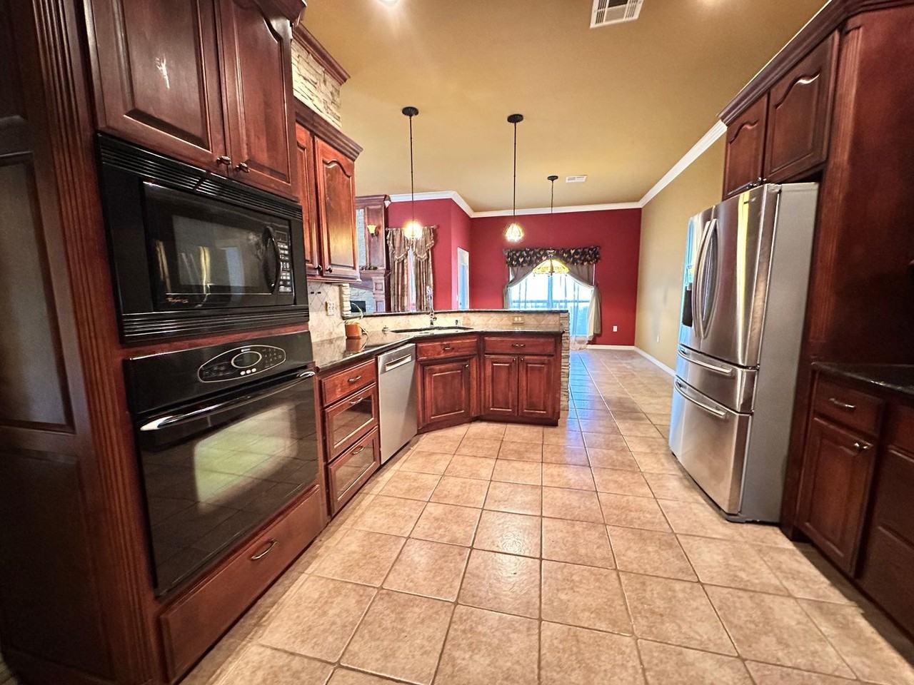 1113 Lanie Ln - Photo 7 of 35