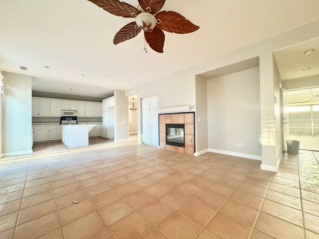 2871 Pinta Ct - Photo 4 of 38