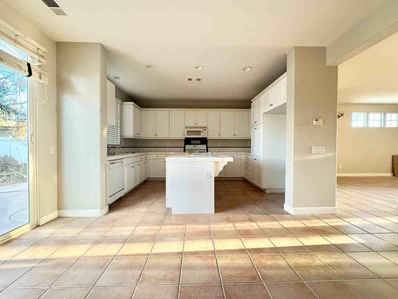 2871 Pinta Ct - Photo 6 of 38