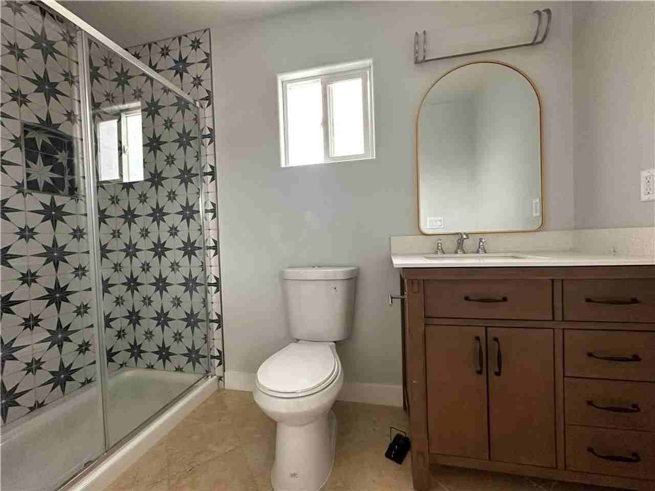 625 N 11th St #C - Photo 3 of 16