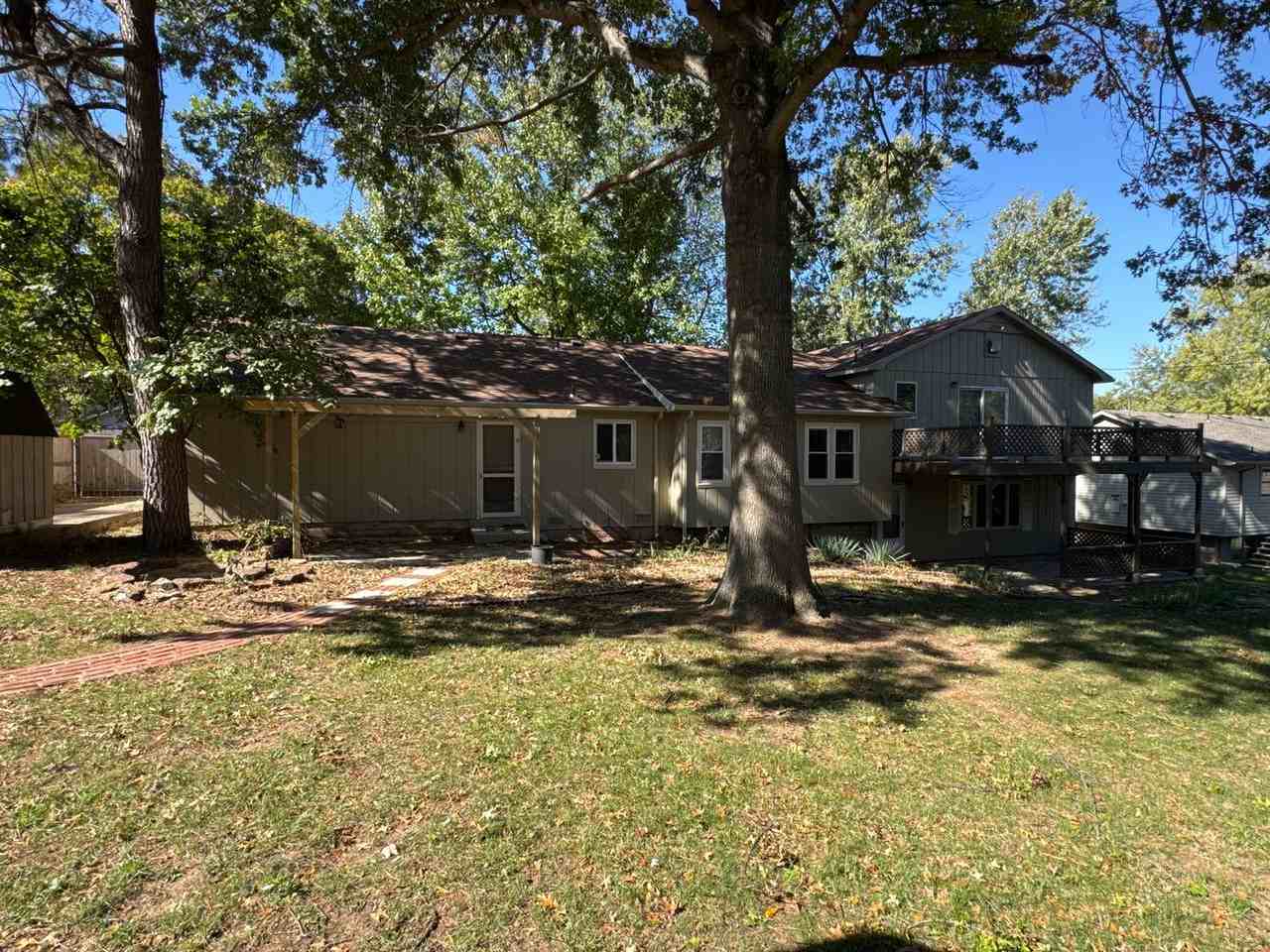 2566 S Brandon Ave - Photo 2 of 22