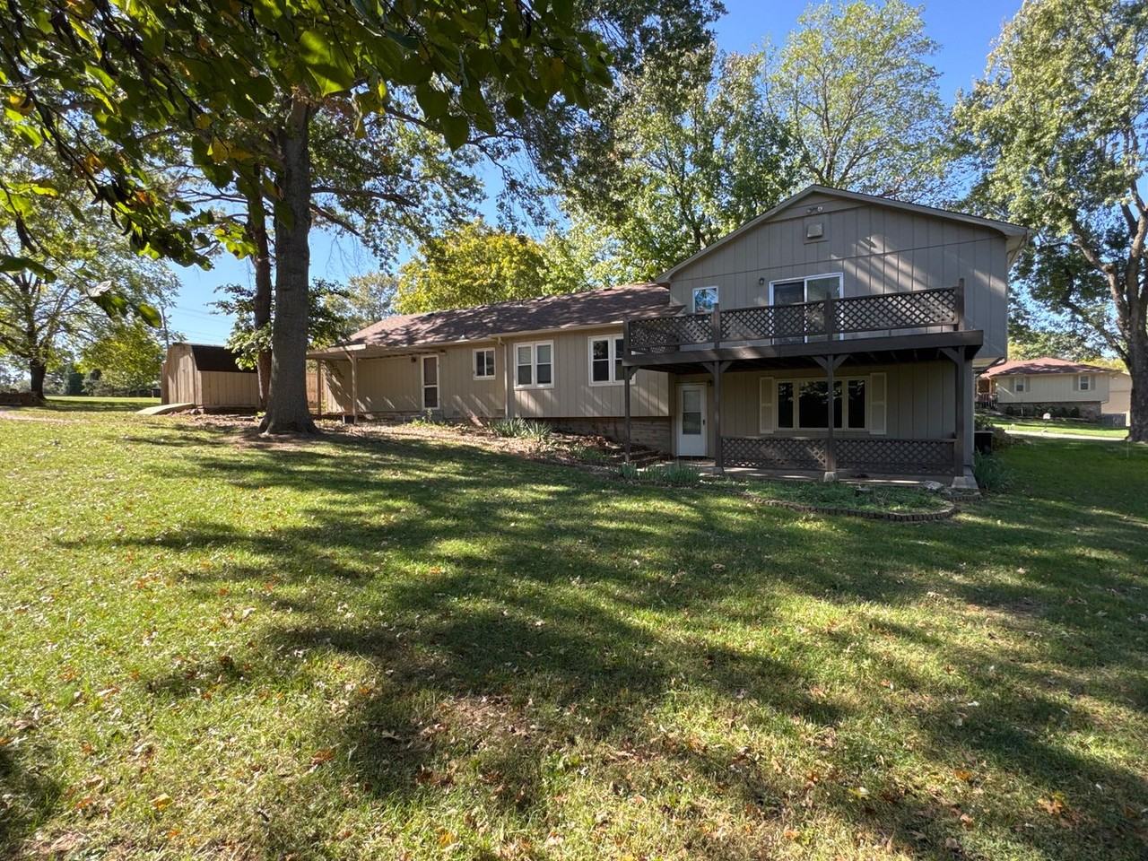 2566 S Brandon Ave - Photo 3 of 22