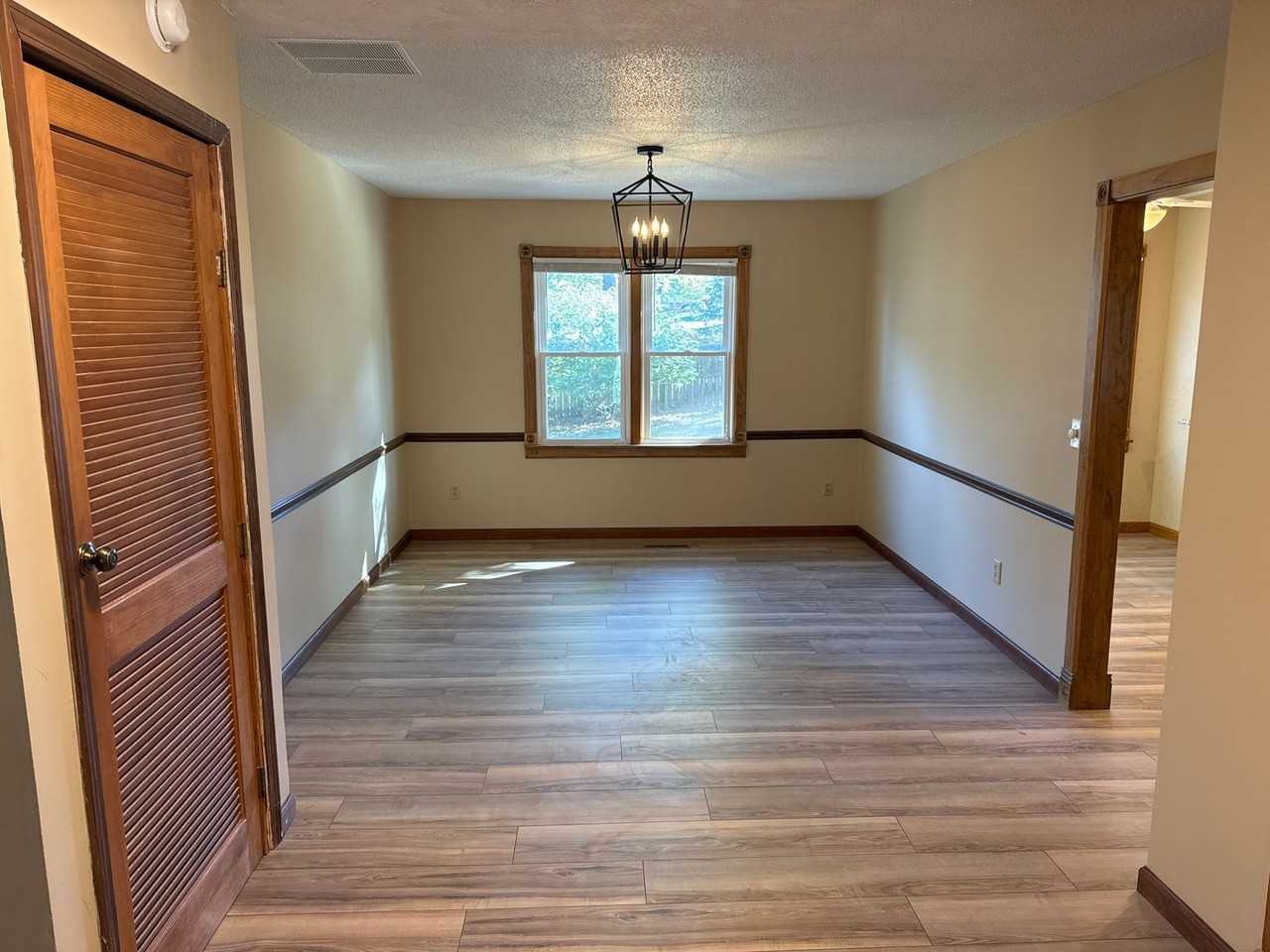 2566 S Brandon Ave - Photo 4 of 22