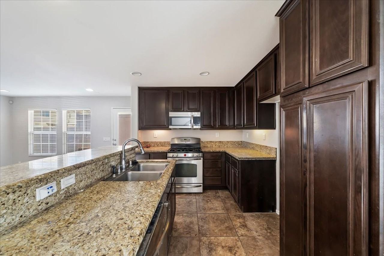 1434 Bittersweet Drive - Photo 5 of 13