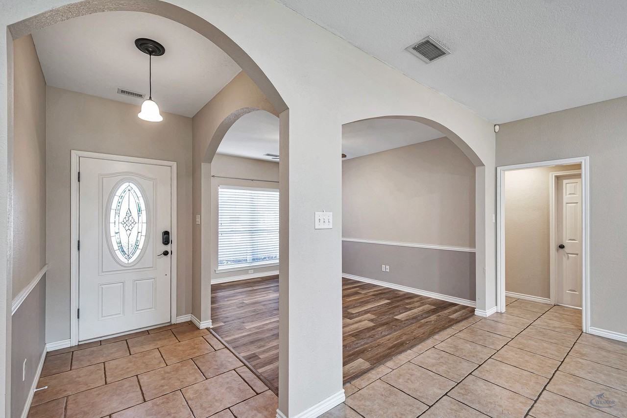 5409 San Saba Ct - Photo 3 of 23