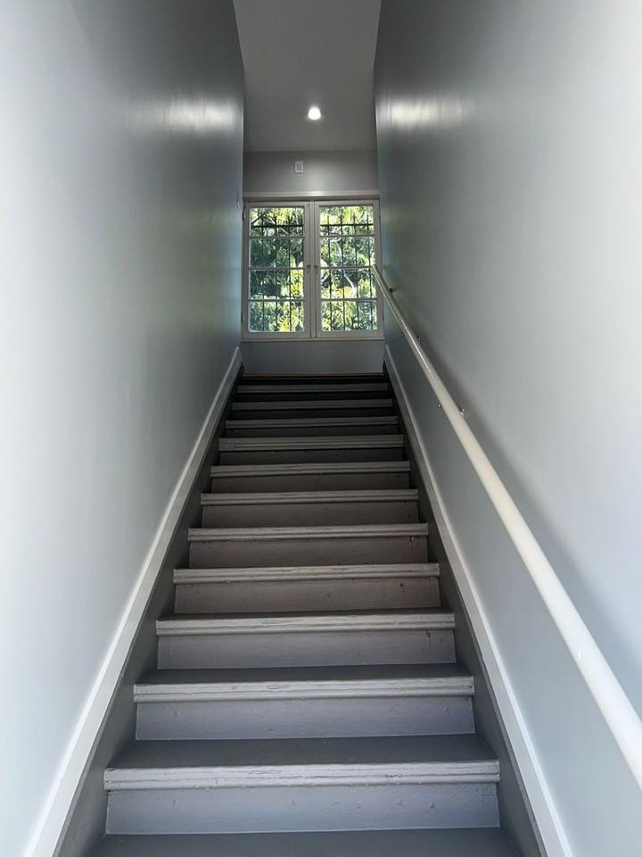 531 1/2 W 56th St - Photo 2 of 9