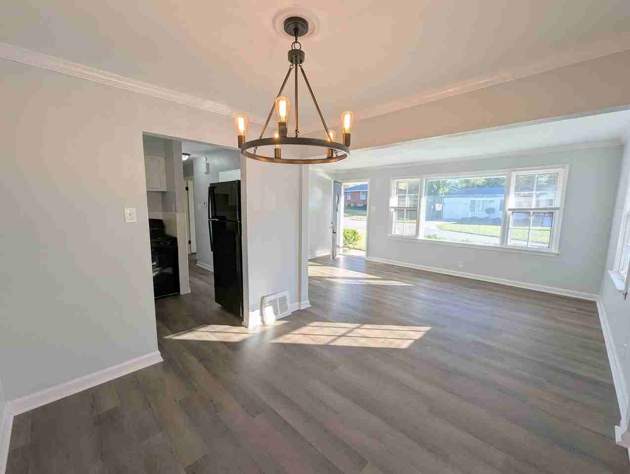 1009 Bliss Dr - Photo 5 of 23