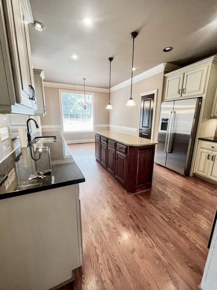 929 S Alamosa Dr - Photo 3 of 22