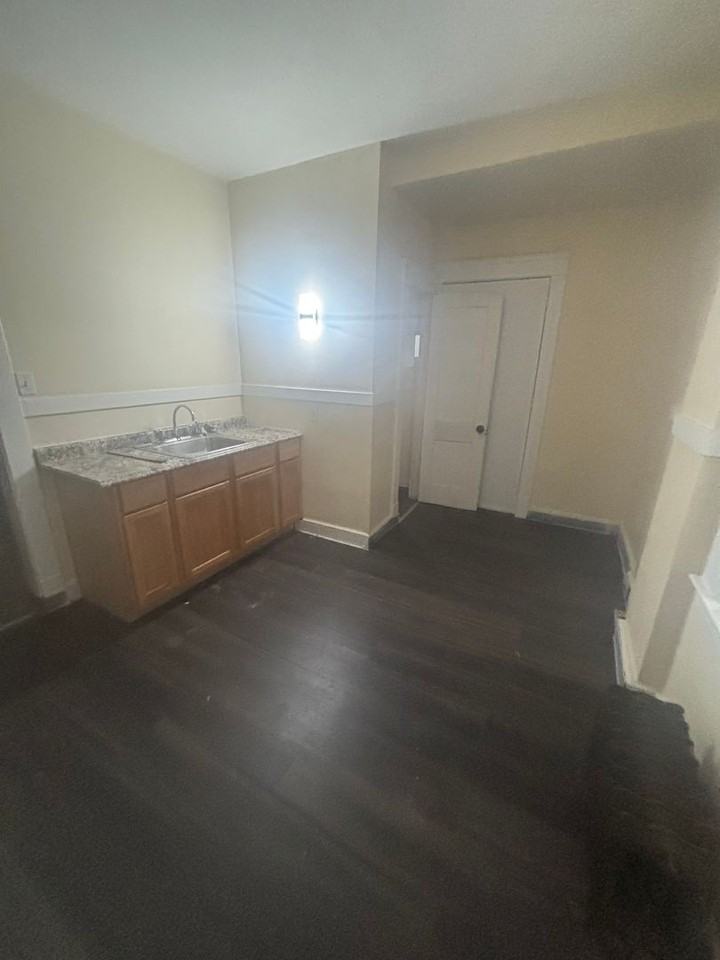 3111 West 16th Street - Photo 2 of 10